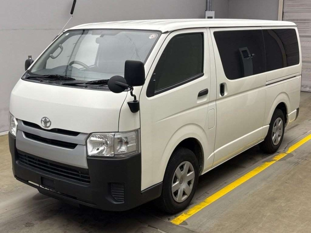 TOYOTA HIACE VAN 2016