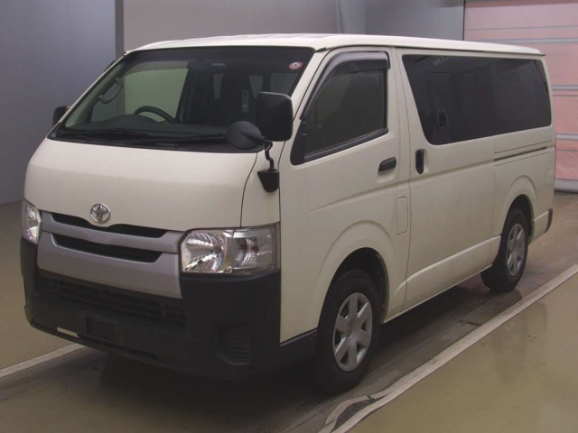 TOYOTA HIACE VAN 2017
