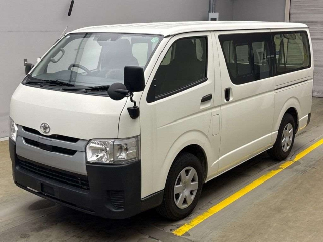 TOYOTA HIACE VAN 2019