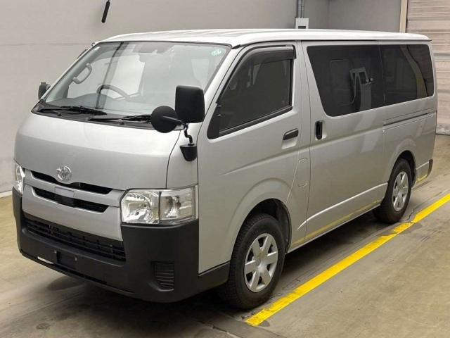 TOYOTA HIACE VAN 2020