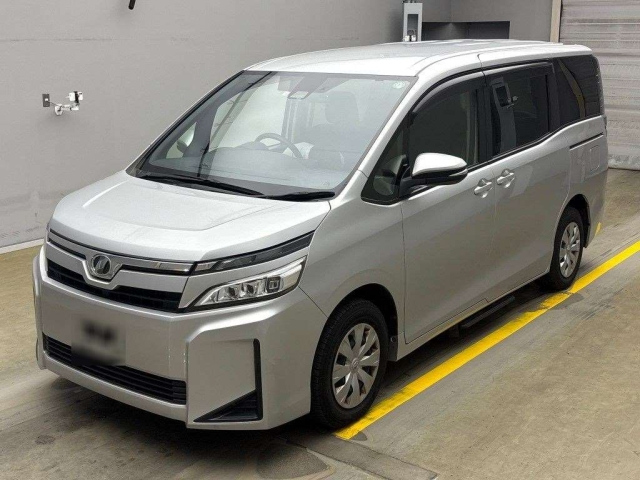 TOYOTA VOXY 2018