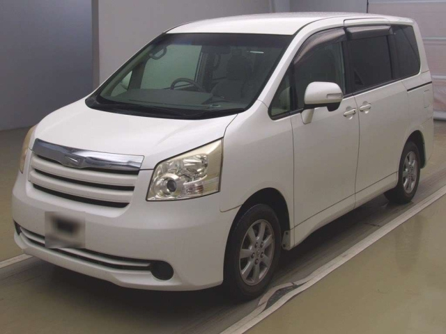 TOYOTA NOAH 2008