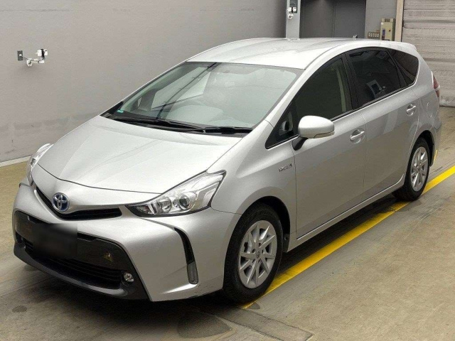 TOYOTA PRIUS ALPHA 2015