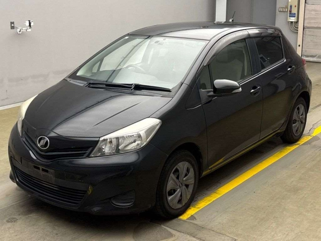 TOYOTA VITZ 2013