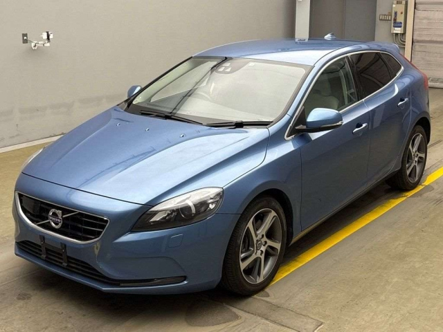 VOLVO V40 2016