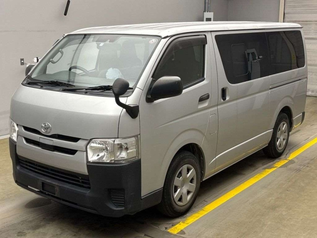 TOYOTA HIACE VAN 2018
