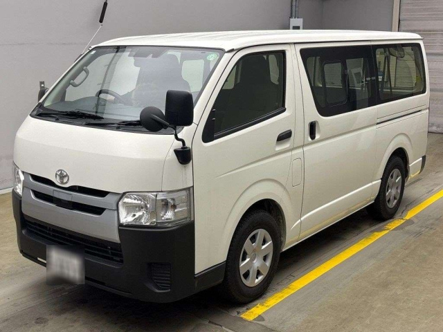 TOYOTA HIACE VAN 2019