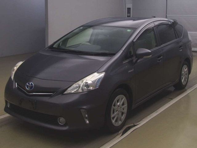 TOYOTA PRIUS ALPHA 2012