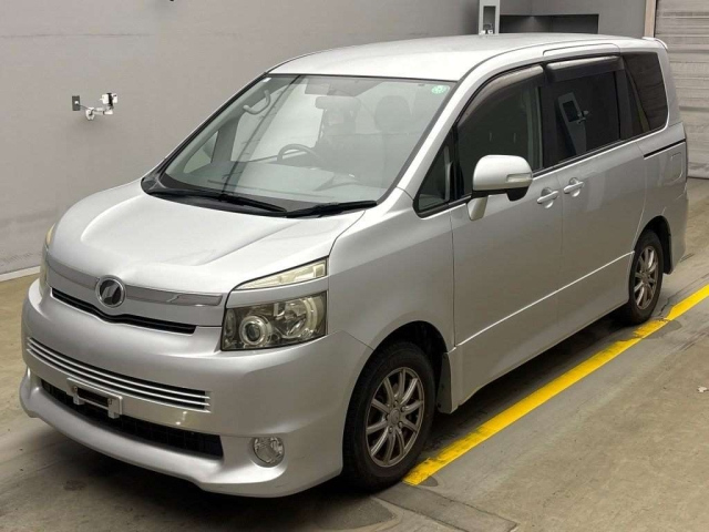 TOYOTA VOXY 2009