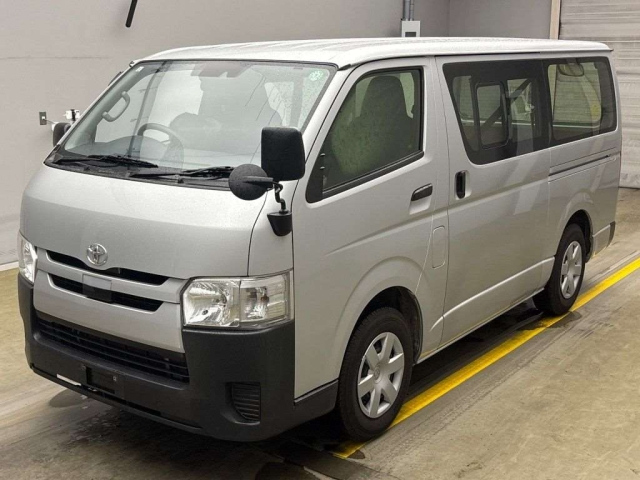 TOYOTA HIACE VAN 2020