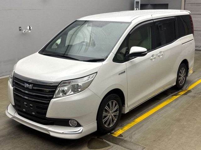 TOYOTA NOAH 2014