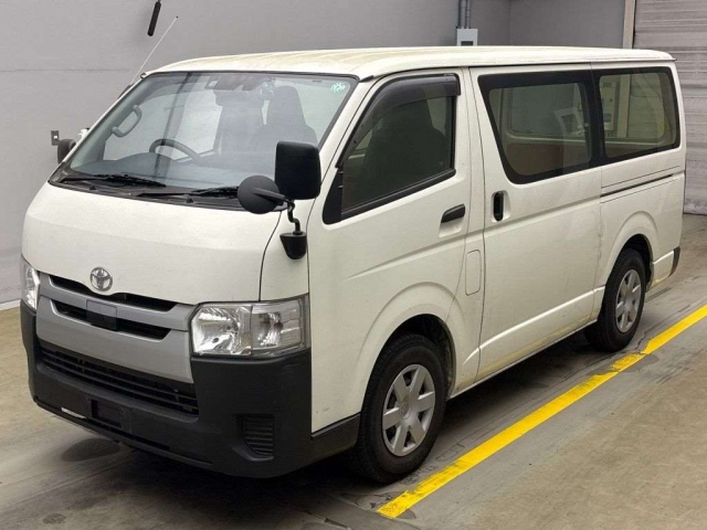TOYOTA HIACE VAN 2020