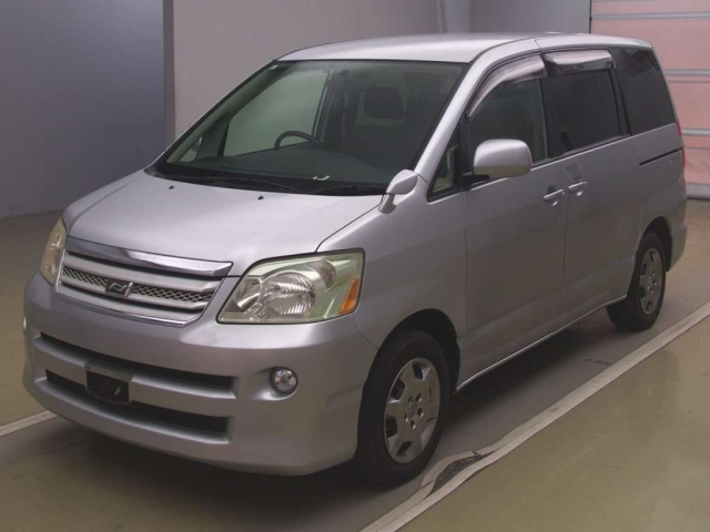 TOYOTA NOAH 2005