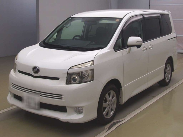 TOYOTA VOXY 2010