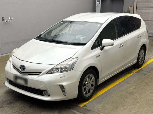 TOYOTA PRIUS ALPHA 2014