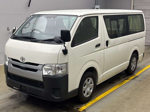 TOYOTA HIACE VAN 2020