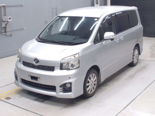 TOYOTA VOXY 2010