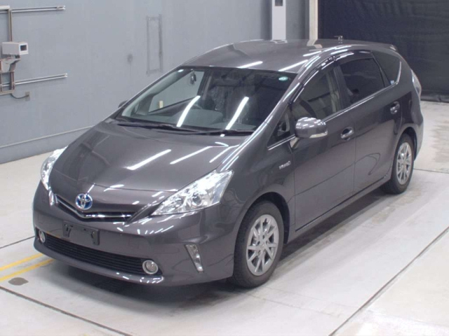 TOYOTA PRIUS ALPHA 2014