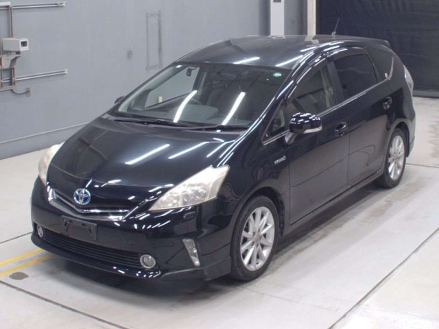 TOYOTA PRIUS ALPHA 2013