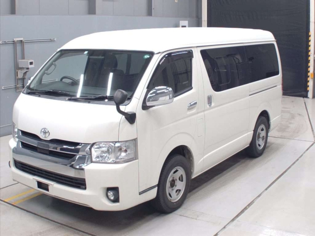 TOYOTA HIACE 2020