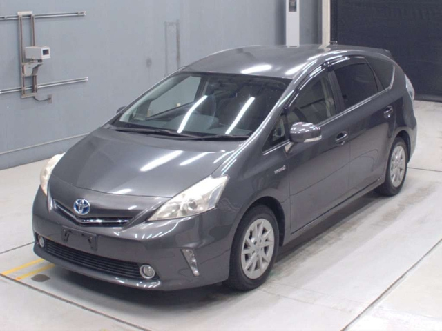 TOYOTA PRIUS ALPHA 2012