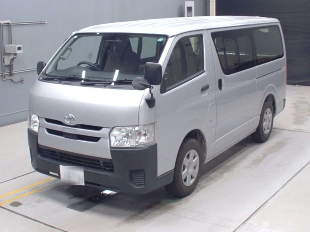 TOYOTA HIACE VAN 2020