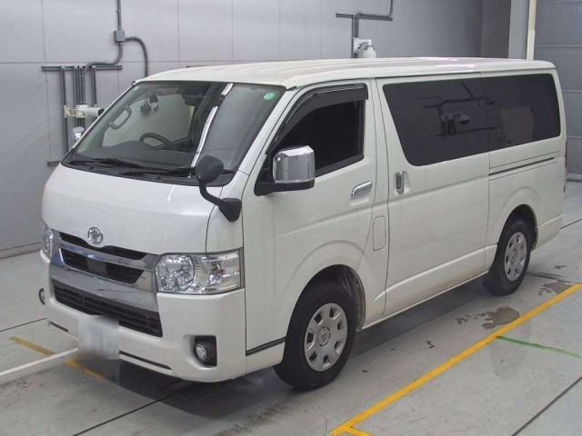 TOYOTA HIACE VAN 2021