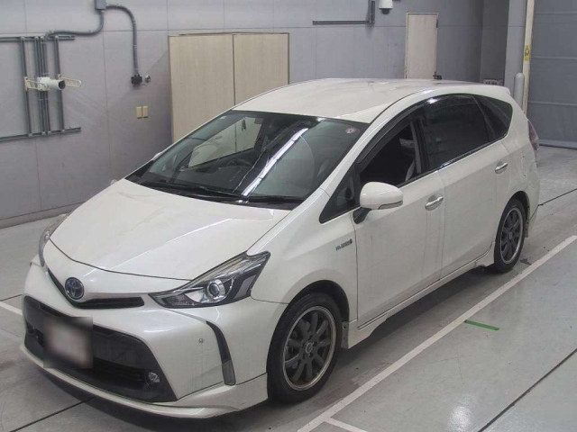 TOYOTA PRIUS ALPHA 2016