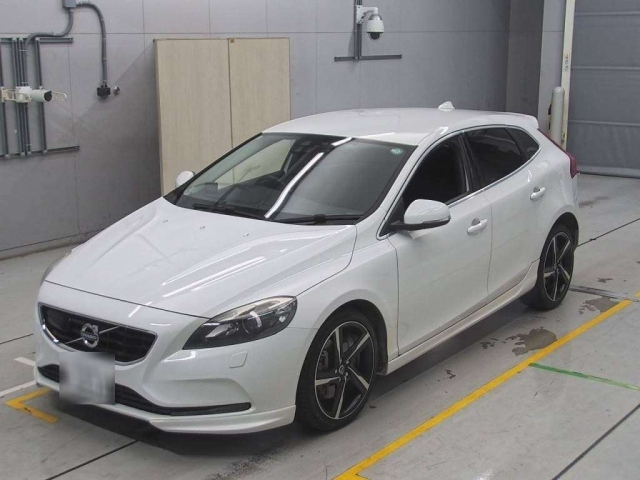 VOLVO V40 2015