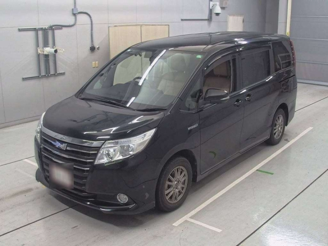 TOYOTA NOAH 2015