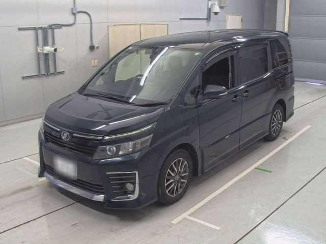 TOYOTA VOXY 2014