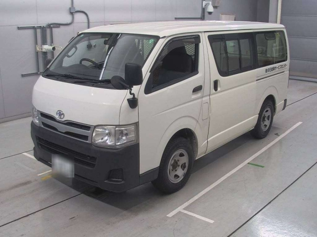 TOYOTA HIACE VAN 2011