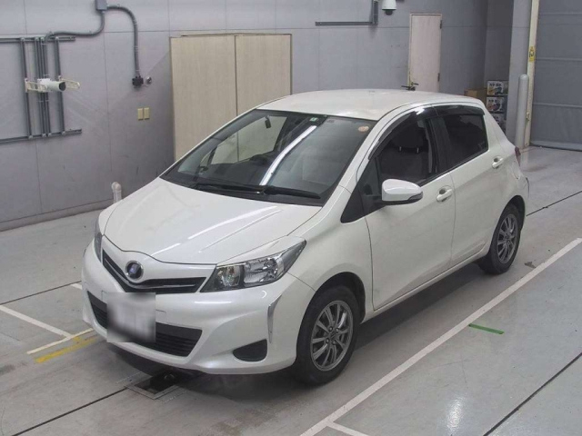 TOYOTA VITZ 2011