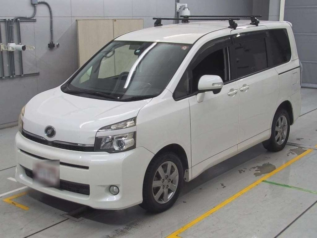 TOYOTA VOXY 2012