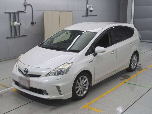 TOYOTA PRIUS ALPHA 2012