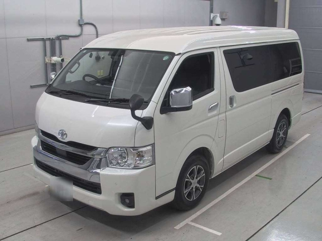 TOYOTA HIACE