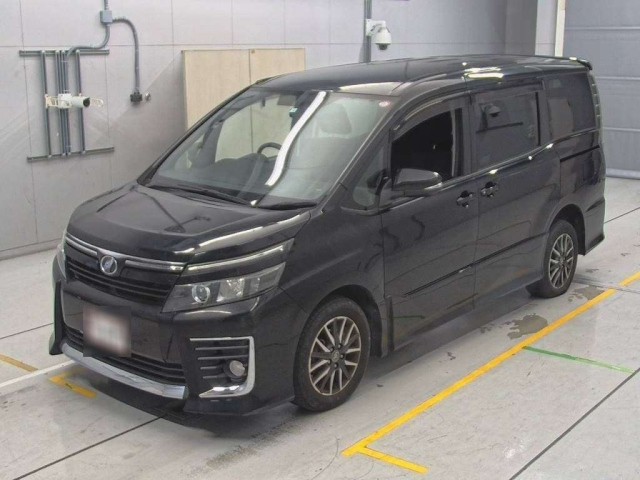 TOYOTA VOXY 2014