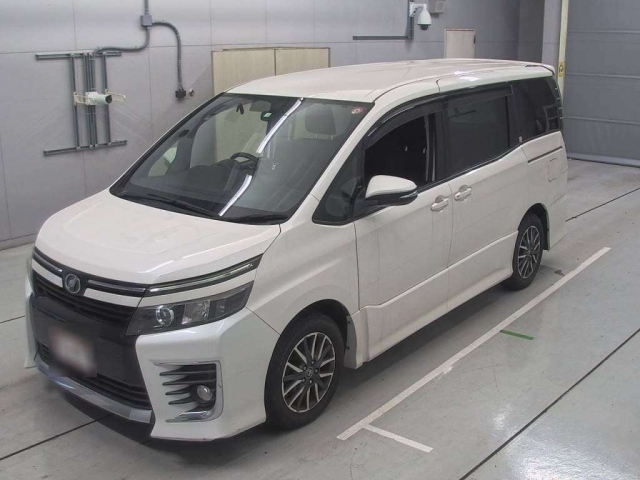 TOYOTA VOXY 2014