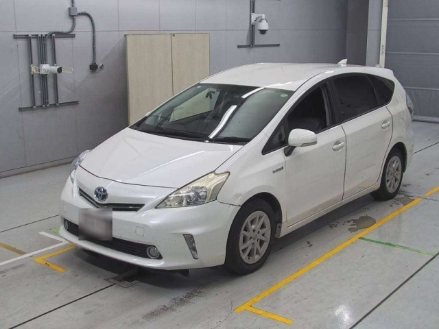TOYOTA PRIUS ALPHA 2013