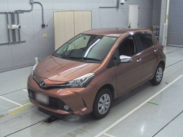 TOYOTA VITZ 2015