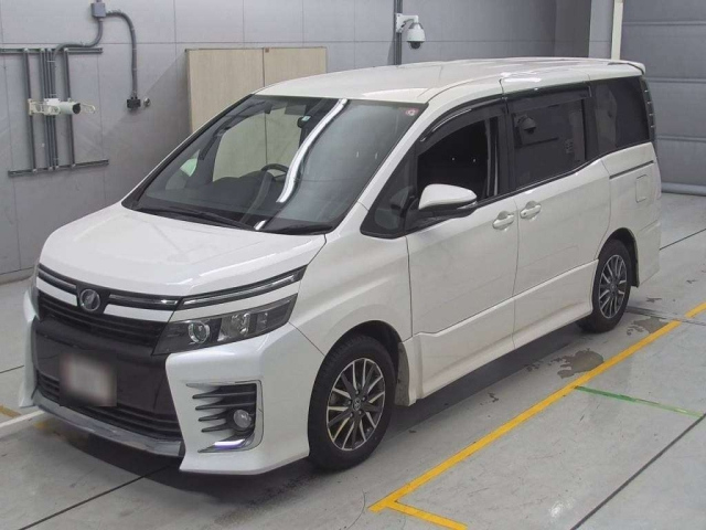 TOYOTA VOXY 2014
