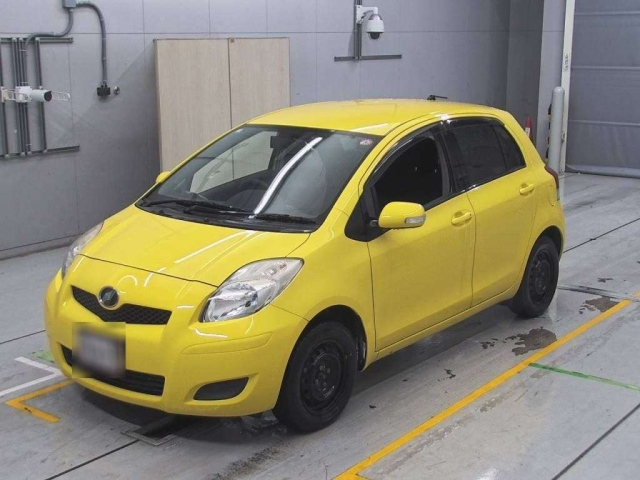 TOYOTA VITZ 2010