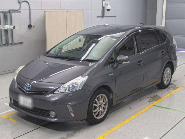 TOYOTA PRIUS ALPHA 2012