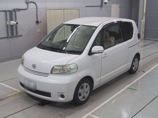 TOYOTA PORTE 2011