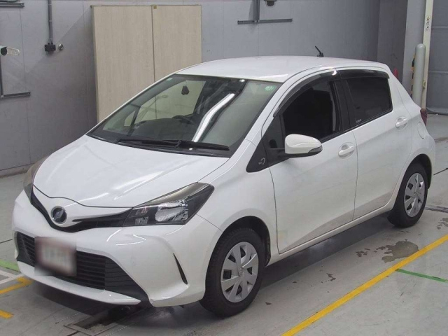 TOYOTA VITZ 2015