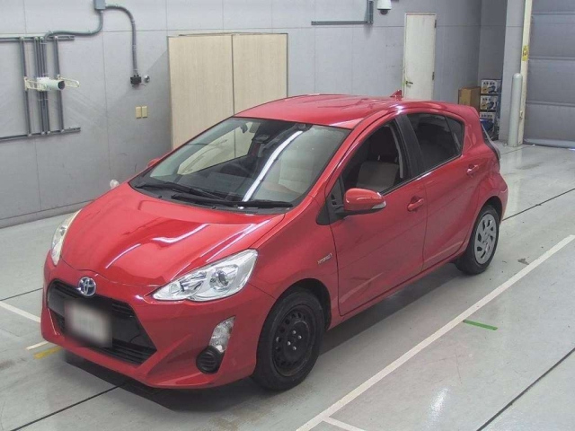 TOYOTA AQUA 2017