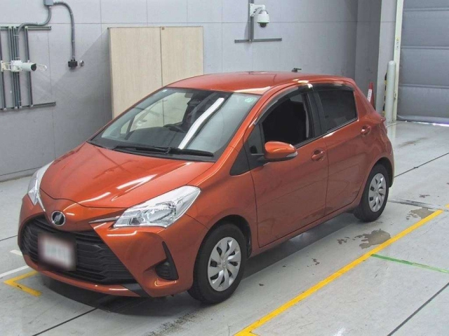 TOYOTA VITZ 2017