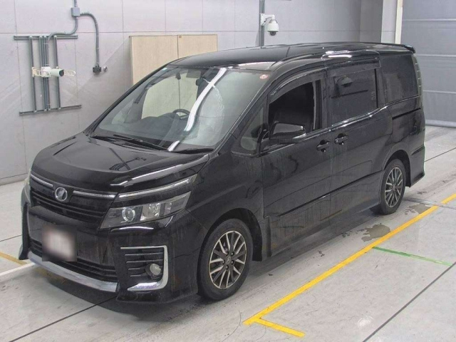 TOYOTA VOXY 2014