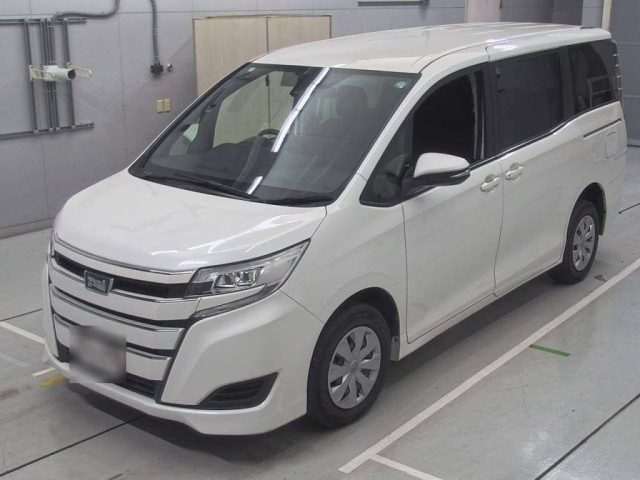 TOYOTA NOAH 2019