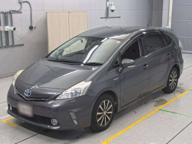 TOYOTA PRIUS ALPHA 2012